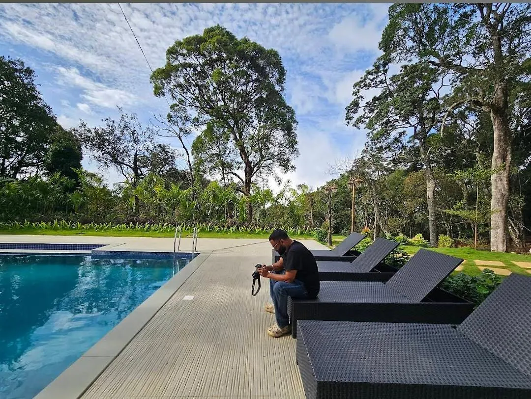 Hotel Skylark Holidays Premium Munnar