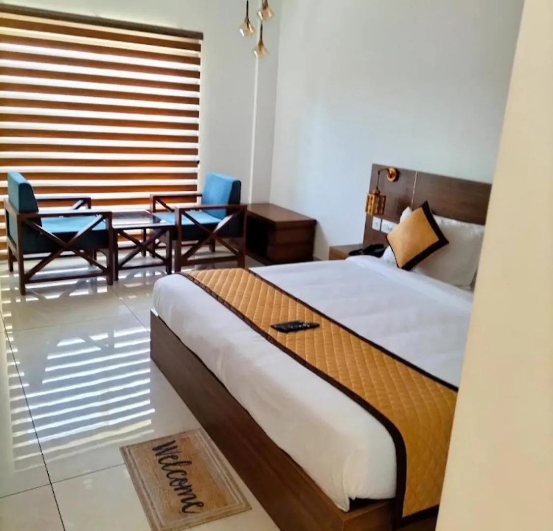 Hotel Skylark Holidays Premium Munnar