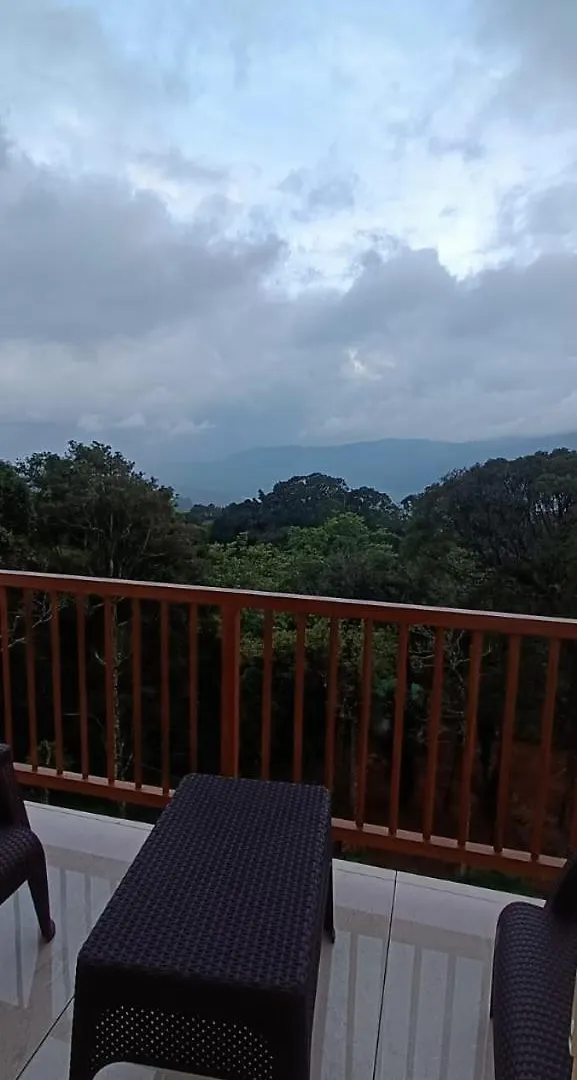 Hotel Skylark Holidays Premium Munnar