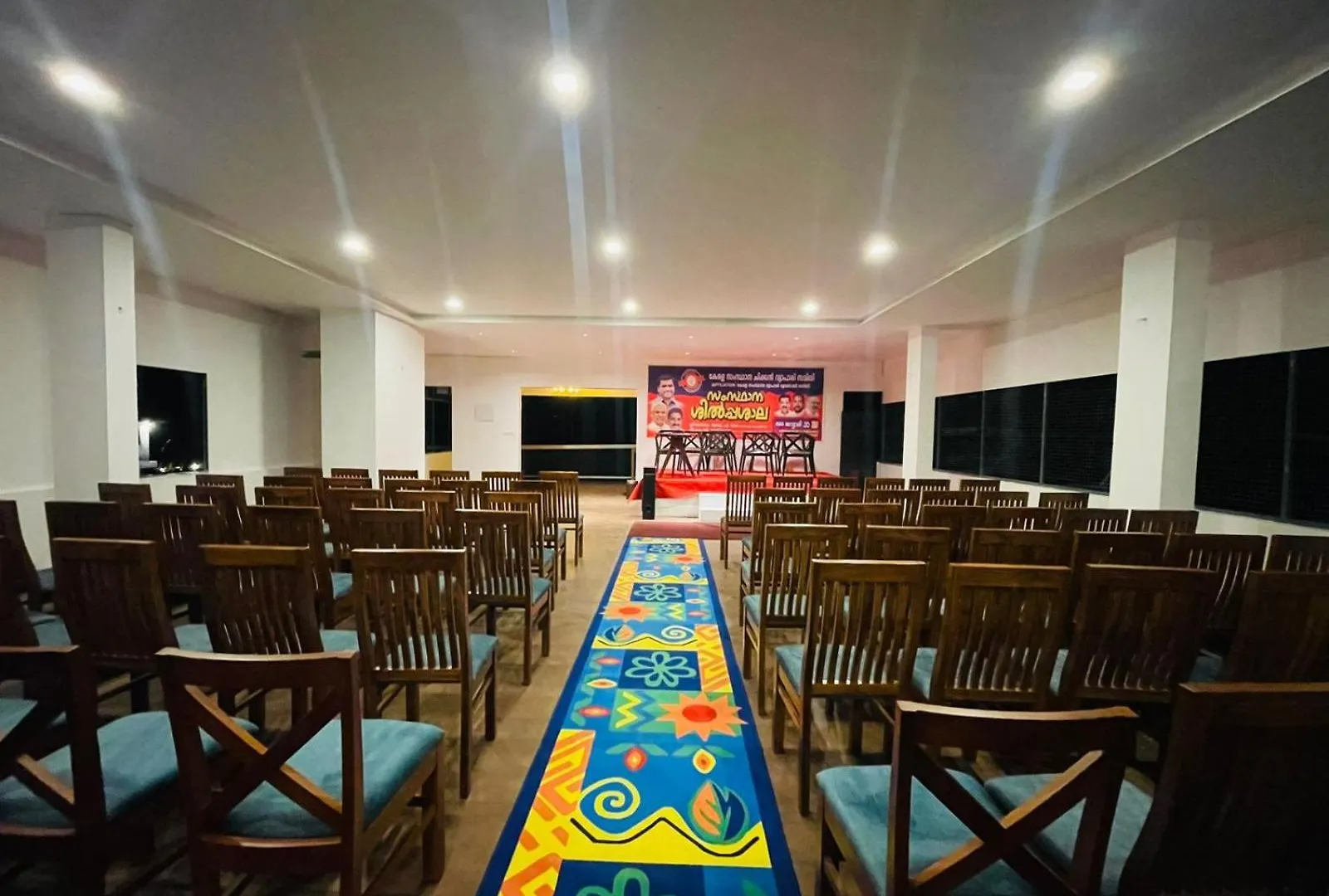 Hotel Skylark Holidays Premium Munnar