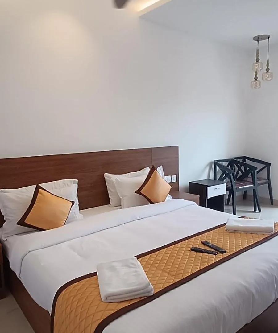 Hotel Skylark Holidays Premium Munnar
