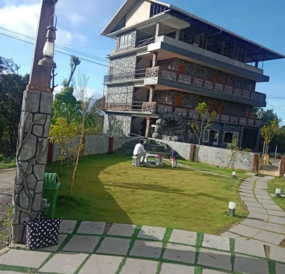 Hotel Skylark Holidays Premium Munnar