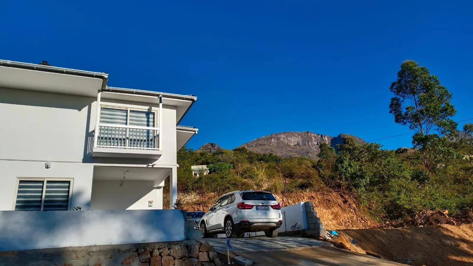 Hotel Skylark Holidays Premium Munnar